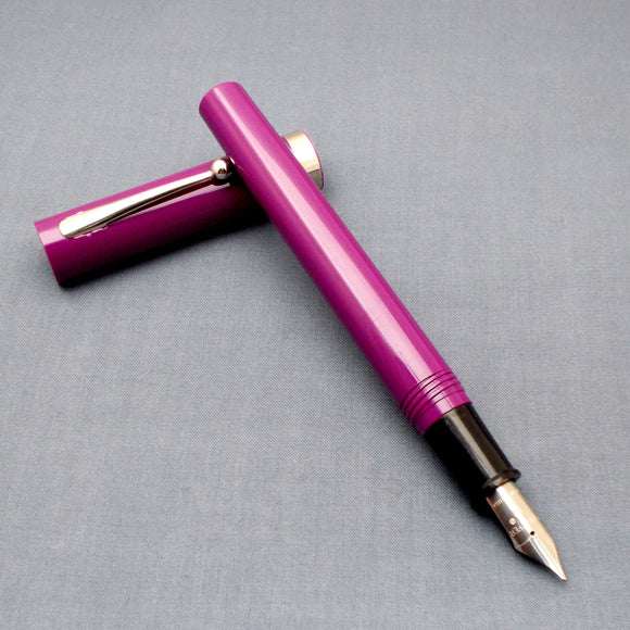 Vintage Sheaffer No Nonsense Fountain Pen (Made in USA) - Purple