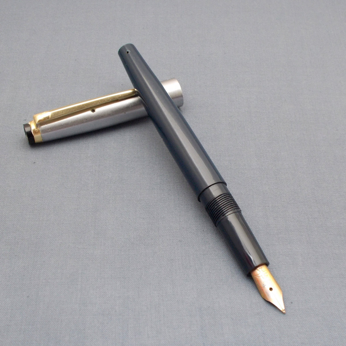 Vintage Blackbird Graduate Fountain Pen (NOS) Dark B Kiwipens