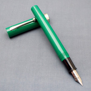 Vintage Sheaffer No Nonsense Fountain Pen (Made in USA) - Green