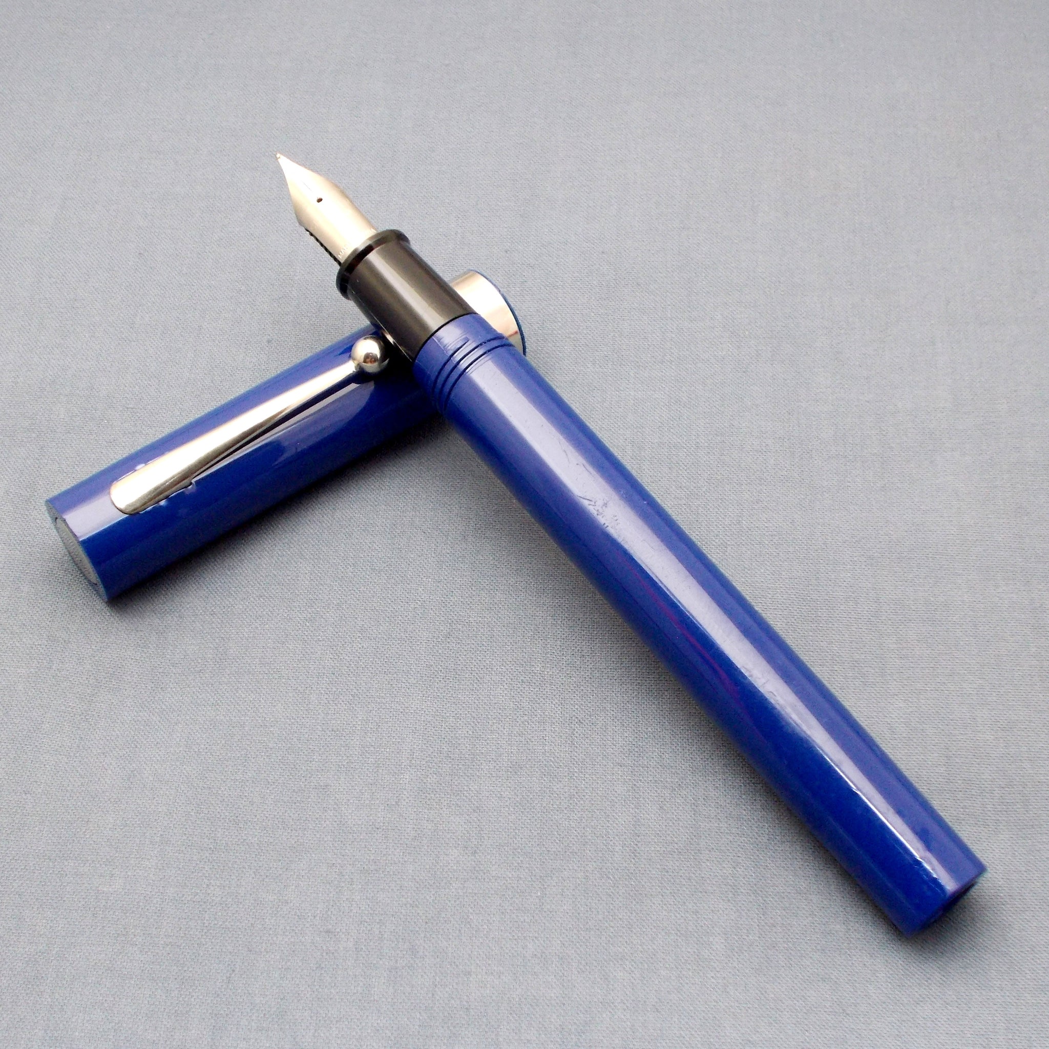 Vintage Sheaffer No Nonsense Fountain Pen (USA make) Blue