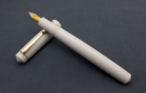 Click Aristocrat Acrylic Fountain Pen - Fine Nib - Gold Trim - White