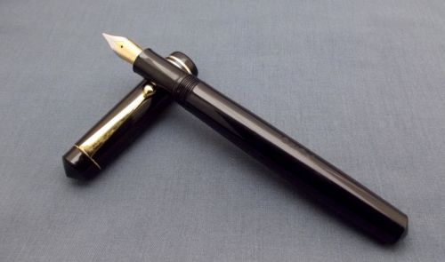 Click Aristocrat Acrylic Fountain Pen - Fine Nib - Gold Trim - Black